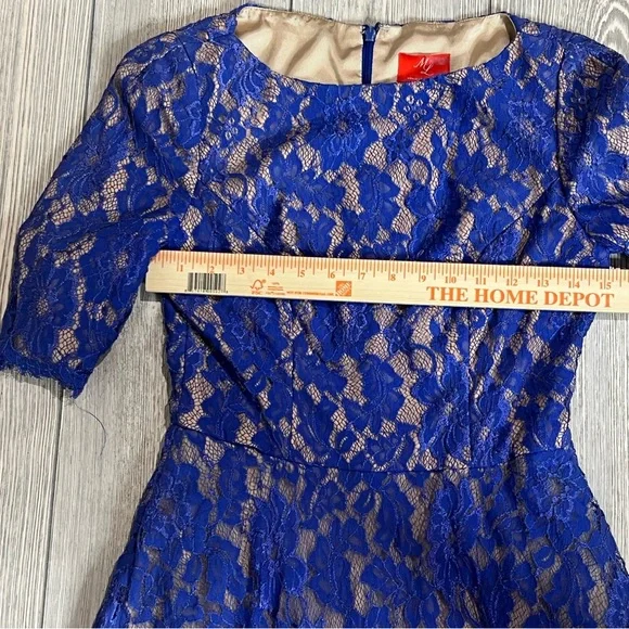 Monique Lhuillier Half Sleeve Bateau Neckline Fit and Flare Lace Dress. Lined - Picture 6 of 10